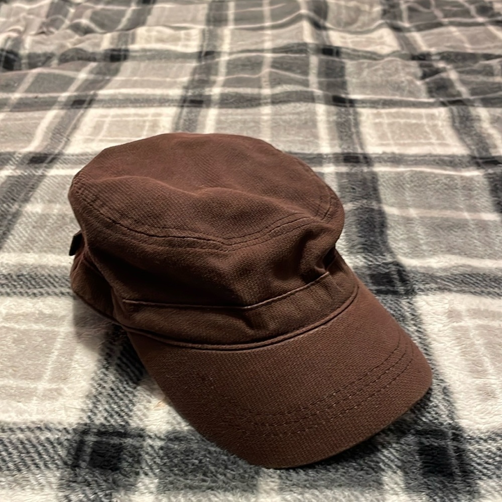H & M hat